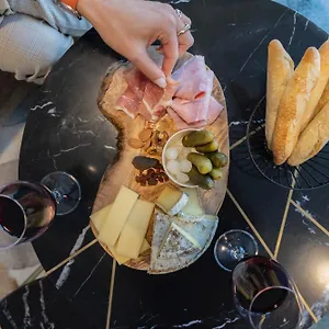 3* מלון The Originals Aix Schuman