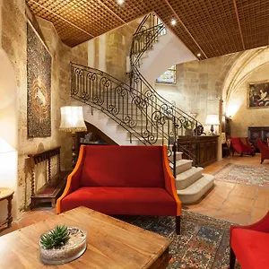 3* מלון Des Augustins
